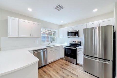 Villa ou maison à louer à Orlando, Floride: 2 chambres, 99.22 m2 № 2416796 - photo 7