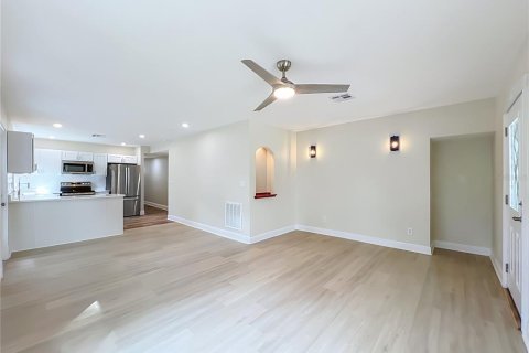 Villa ou maison à louer à Orlando, Floride: 2 chambres, 99.22 m2 № 2416796 - photo 6