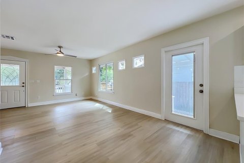 Villa ou maison à louer à Orlando, Floride: 2 chambres, 99.22 m2 № 2416796 - photo 3