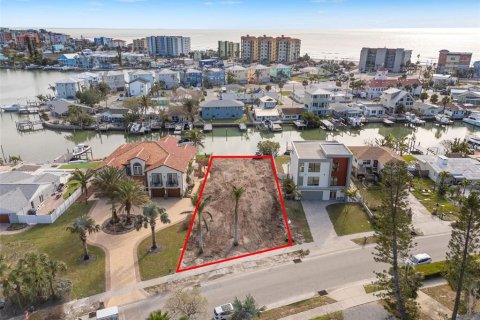 Land in Madeira Beach, Florida № 1526034 - photo 1