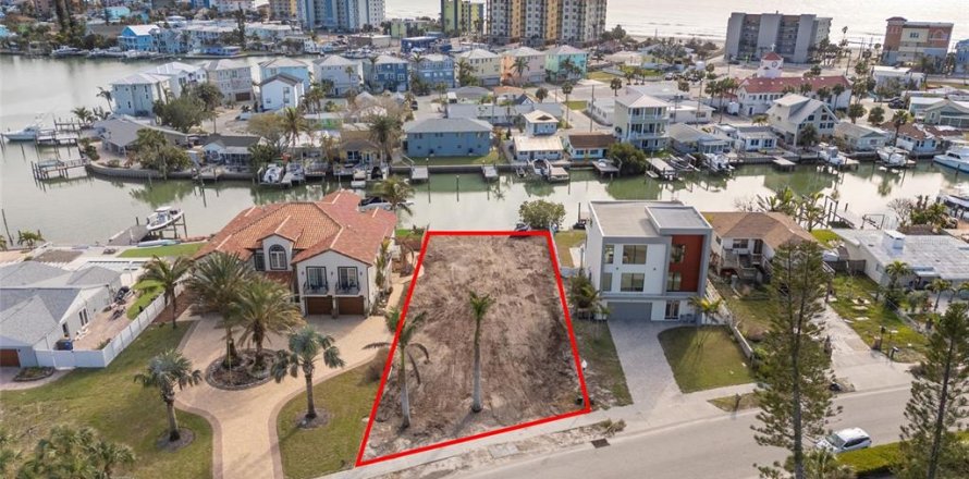 Land in Madeira Beach, Florida № 1526034