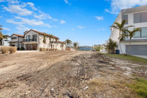 Land in Madeira Beach, Florida № 1526034 - photo 10