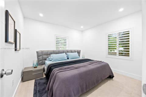 Villa ou maison à vendre à Miami, Floride: 4 chambres, 136.94 m2 № 2020491 - photo 16