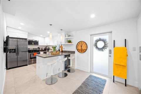 Villa ou maison à vendre à Miami, Floride: 4 chambres, 136.94 m2 № 2020491 - photo 10