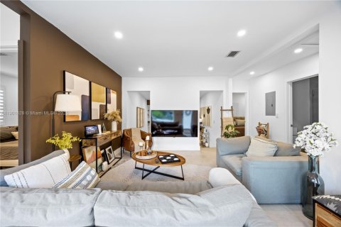 Villa ou maison à vendre à Miami, Floride: 4 chambres, 136.94 m2 № 2020491 - photo 6