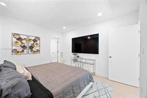 Villa ou maison à vendre à Miami, Floride: 4 chambres, 136.94 m2 № 2020491 - photo 13