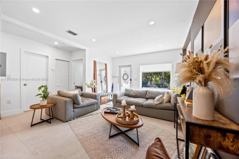 Villa ou maison à vendre à Miami, Floride: 4 chambres, 136.94 m2 № 2020491 - photo 7