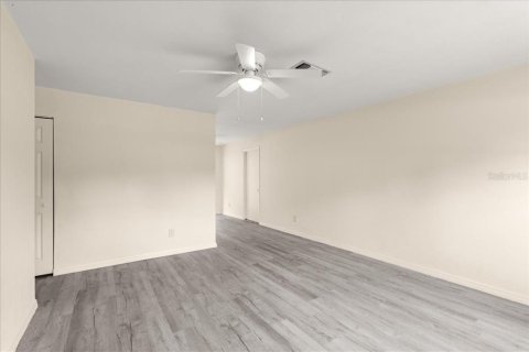 House in Daytona Beach, Florida 4 bedrooms, 199.37 sq.m. № 1824780 - photo 10