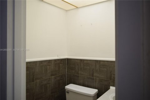 Купить кондоминиум в Лодердейл-Лейкс, Флорида 1 спальня, 61.5м2, № 2244652 - фото 11