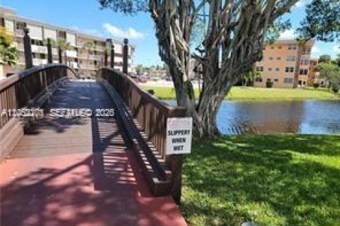 Condo in Lauderdale Lakes, Florida, 1 bedroom  № 2244652