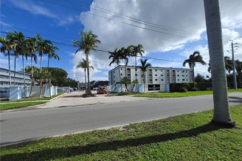 Снять в аренду кондоминиум в Дания-Бич, Флорида 1 спальня, 71.35м2, № 1963864 - фото 2