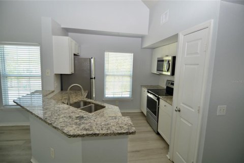 Townhouse in Sarasota, Florida 3 bedrooms, 139.26 sq.m. № 2202435 - photo 4