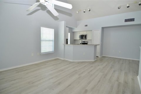 Townhouse in Sarasota, Florida 3 bedrooms, 139.26 sq.m. № 2202435 - photo 7