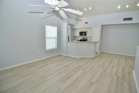Townhouse in Sarasota, Florida 3 bedrooms, 139.26 sq.m. № 2202435 - photo 3
