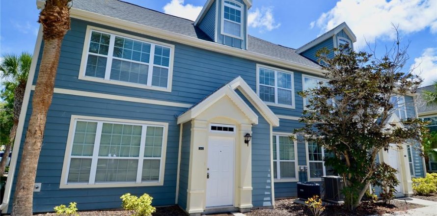 Townhouse in Sarasota, Florida 3 bedrooms, 139.26 sq.m. № 2202435