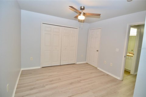 Townhouse in Sarasota, Florida 3 bedrooms, 139.26 sq.m. № 2202435 - photo 13