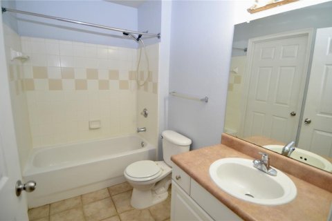 Townhouse in Sarasota, Florida 3 bedrooms, 139.26 sq.m. № 2202435 - photo 14