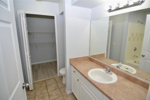 Townhouse in Sarasota, Florida 3 bedrooms, 139.26 sq.m. № 2202435 - photo 11