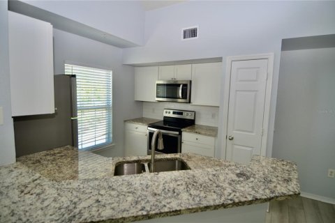 Townhouse in Sarasota, Florida 3 bedrooms, 139.26 sq.m. № 2202435 - photo 6