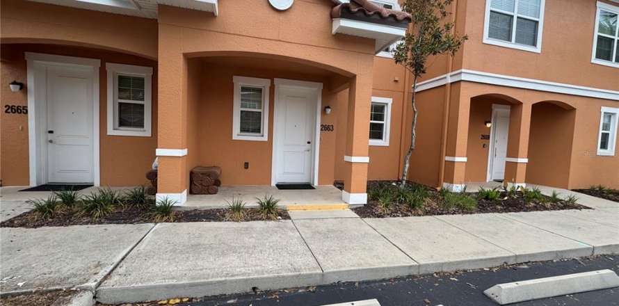 Adosado en Kissimmee, Florida 2 dormitorios, 125.42 m2 № 2233428