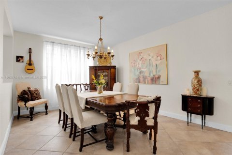 House in Weston, Florida 6 bedrooms, 380.34 sq.m. № 1762498 - photo 15