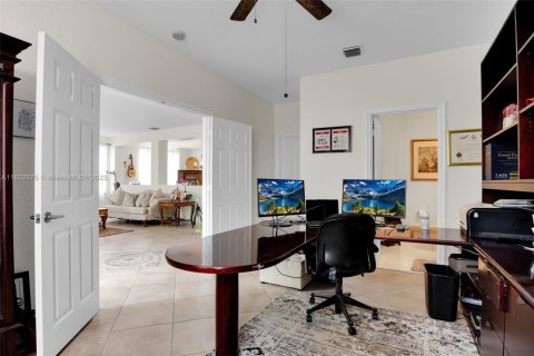 House in Weston, Florida 6 bedrooms, 380.34 sq.m. № 1762498 - photo 13