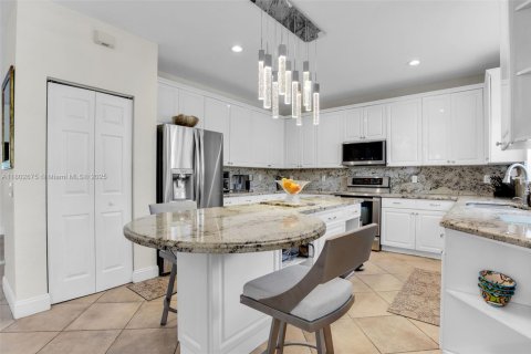 House in Weston, Florida 6 bedrooms, 380.34 sq.m. № 1762498 - photo 17