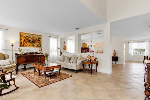 House in Weston, Florida 6 bedrooms, 380.34 sq.m. № 1762498 - photo 9