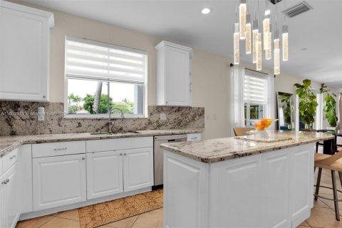 House in Weston, Florida 6 bedrooms, 380.34 sq.m. № 1762498 - photo 19