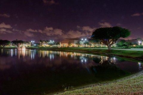Condo in Delray Beach, Florida, 2 bedrooms  № 1040641 - photo 1