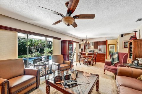 Купить виллу или дом в Корал-Спрингс, Флорида 2 комнаты, 200.02м2, № 2154250 - фото 7