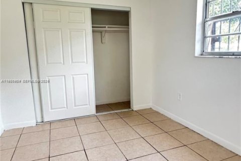 Villa ou maison à louer à Miami, Floride: 3 chambres, 137.03 m2 № 1989247 - photo 9