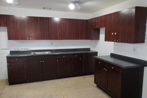 Villa ou maison à louer à Miami, Floride: 3 chambres, 137.03 m2 № 1989247 - photo 3