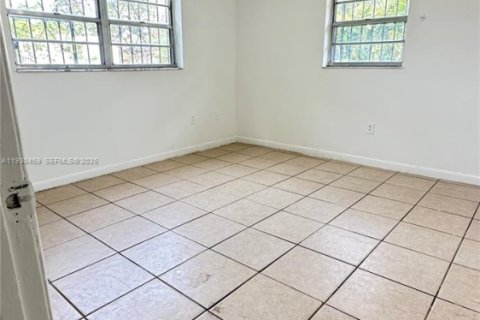 Villa ou maison à louer à Miami, Floride: 3 chambres, 137.03 m2 № 1989247 - photo 13