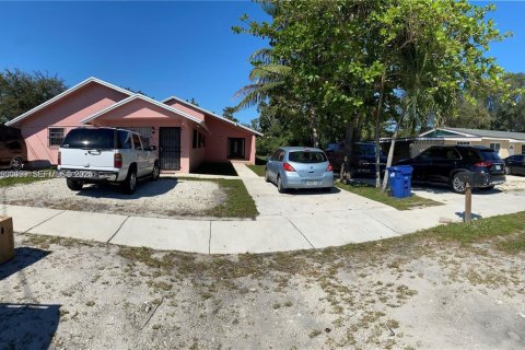Villa ou maison à louer à Miami, Floride: 3 chambres, 137.03 m2 № 1989247 - photo 2