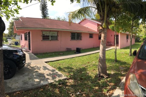 Villa ou maison à louer à Miami, Floride: 3 chambres, 137.03 m2 № 1989247 - photo 1