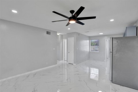 Immobilier commercial à vendre à Oakland Park, Floride: 160.35 m2 № 2260361 - photo 8