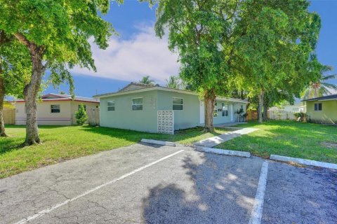 Immobilier commercial à vendre à Oakland Park, Floride: 160.35 m2 № 2260361 - photo 2