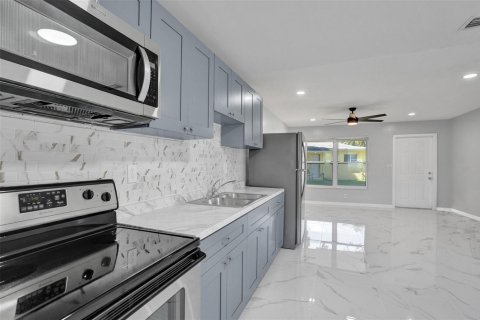 Immobilier commercial à vendre à Oakland Park, Floride: 160.35 m2 № 2260361 - photo 13