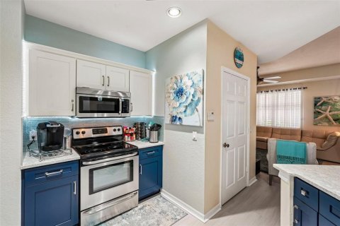 Townhouse in Fort Myers, Florida 3 bedrooms, 168.99 sq.m. № 2394047 - photo 7