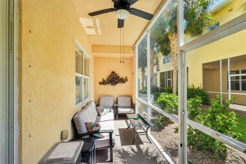 Townhouse in Fort Myers, Florida 3 bedrooms, 168.99 sq.m. № 2394047 - photo 8