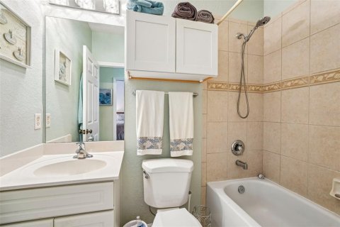 Townhouse in Fort Myers, Florida 3 bedrooms, 168.99 sq.m. № 2394047 - photo 12