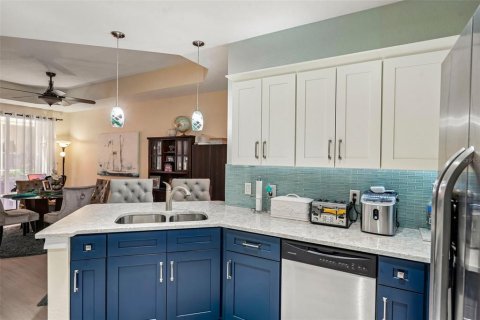 Townhouse in Fort Myers, Florida 3 bedrooms, 168.99 sq.m. № 2394047 - photo 6