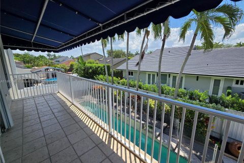 House in Miami, Florida 4 bedrooms, 303.42 sq.m. № 1891185 - photo 6