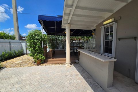 House in Miami, Florida 4 bedrooms, 303.42 sq.m. № 1891185 - photo 12