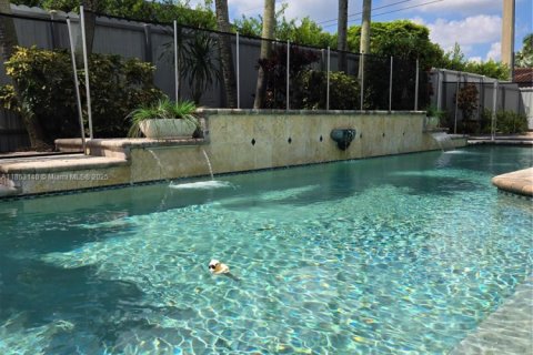 House in Miami, Florida 4 bedrooms, 303.42 sq.m. № 1891185 - photo 7