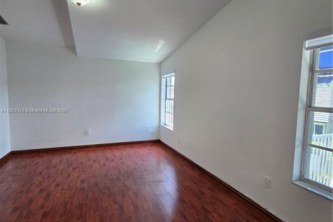 House in Miami, Florida 4 bedrooms, 303.42 sq.m. № 1891185 - photo 27