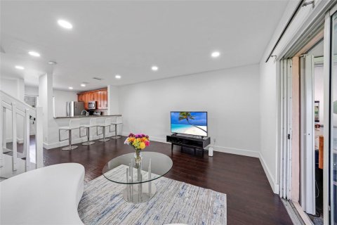 Townhouse in Pembroke Pines, Florida 3 bedrooms, 126.44 sq.m. № 2086869 - photo 12
