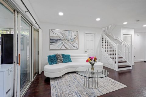 Townhouse in Pembroke Pines, Florida 3 bedrooms, 126.44 sq.m. № 2086869 - photo 11
