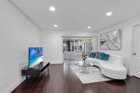 Townhouse in Pembroke Pines, Florida 3 bedrooms, 126.44 sq.m. № 2086869 - photo 4